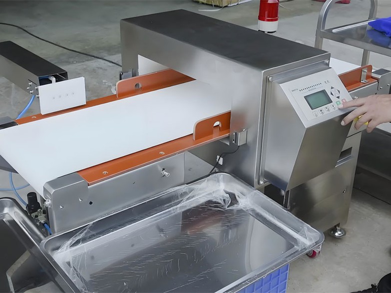 Metal detection machine for aluminum foil packaged food Metal detection machine for aluminum foil packaged food